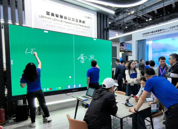 雷曼高校數字交互教育顯示系統