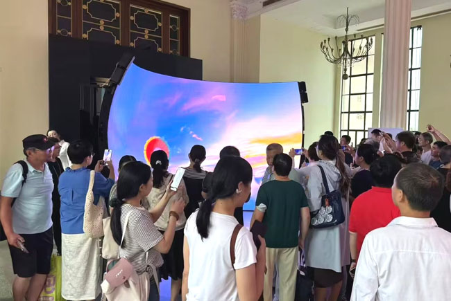 上海國(guó)際光影節(jié)雷曼康碩展沉浸式LED球幕吸睛