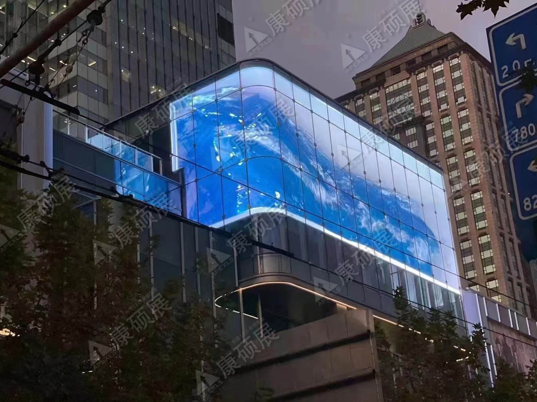上海中信泰富廣場(chǎng)裸眼3D透明屏